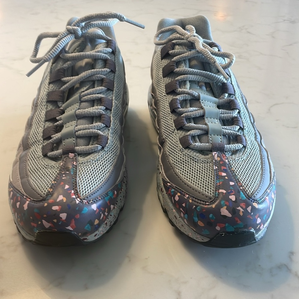 Nike Air Max 95 Splatter Sneakers - Picture 4 of 8